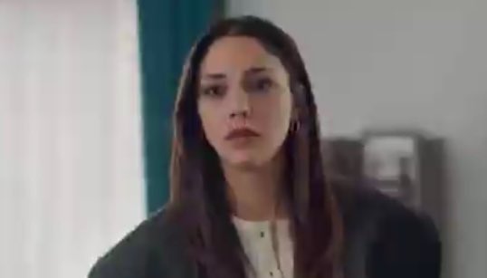 Bu adamın yaptıkları akıl alır gibi değil Lütfen Zerrini bu adama döndürmeyin Bu adamın yaptığı tuhaflıklardan sıkıldım Hastaneden bebek kaçırmak ne alaka bide kız jandarmaya bile gitmiyo hangi hakla gitmiyo o ayrı konu 

#uzaksehir #CihAl