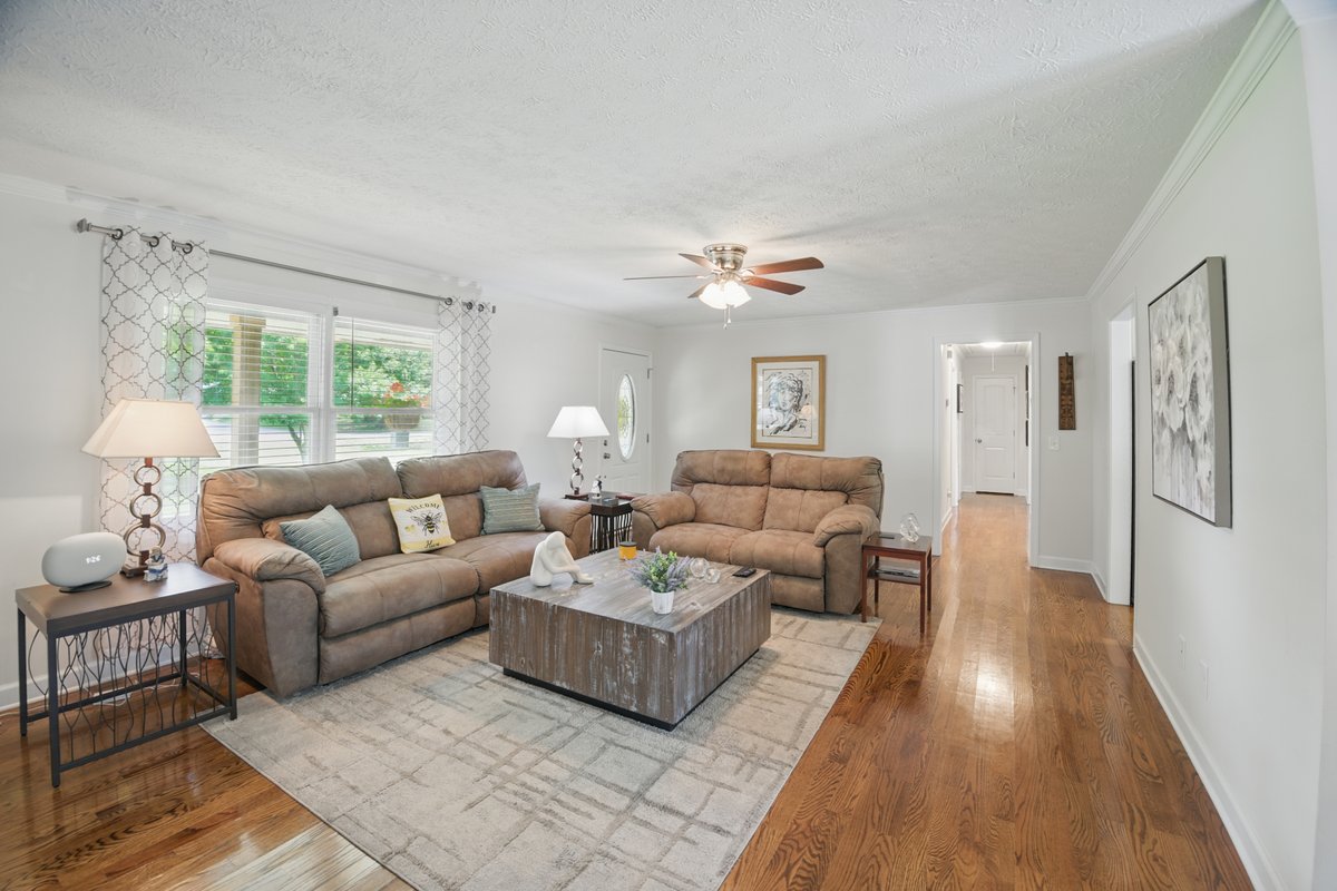 PCUncensored's tweet photo. Wondering how much your house is really worth? Learn why online estimates miss the mark and how true home value is determined in today’s Georgia market. https://t.co/137TqmnWOf https://t.co/luyzEySHgj