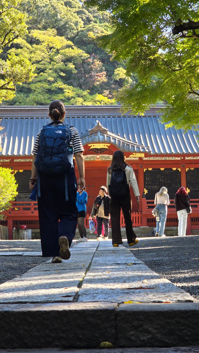Quelques fragments de Kamakura,
des pas, du calme… et l’absence discrète du Grand Bouddha.

#Kamakura #Japon #Instantsuspendu #voyagelent  #Poésie