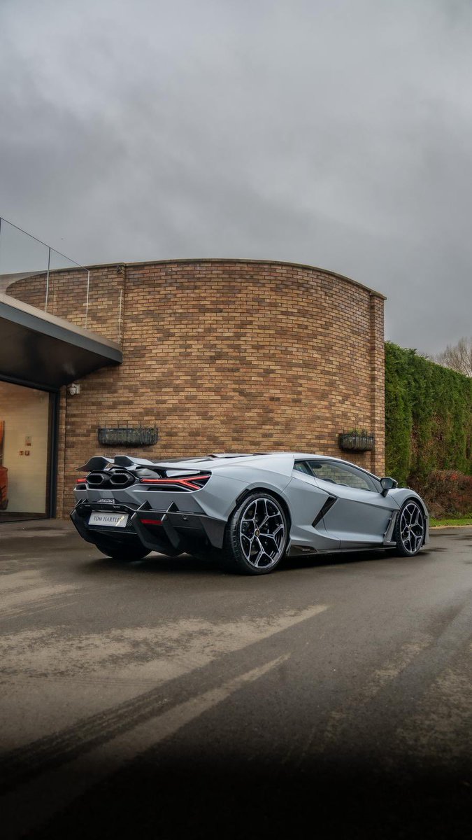 tomhartleycars's tweet photo. Good evening late for our 1st Monday post tho since 7am till now at 8,30pm we have been manic & here is 1 of 5 Arrivals 
2025 Stunning Lamborghini Revuelto humongous spec only 1500 miles Visit https://t.co/brcXdpUqed or @Harrods 

#th
#thedealmakers
#iconic
#hartleyestate💐
#wedontdo9to5s👎🏻

“The Original Home Of Supercar Dealers”