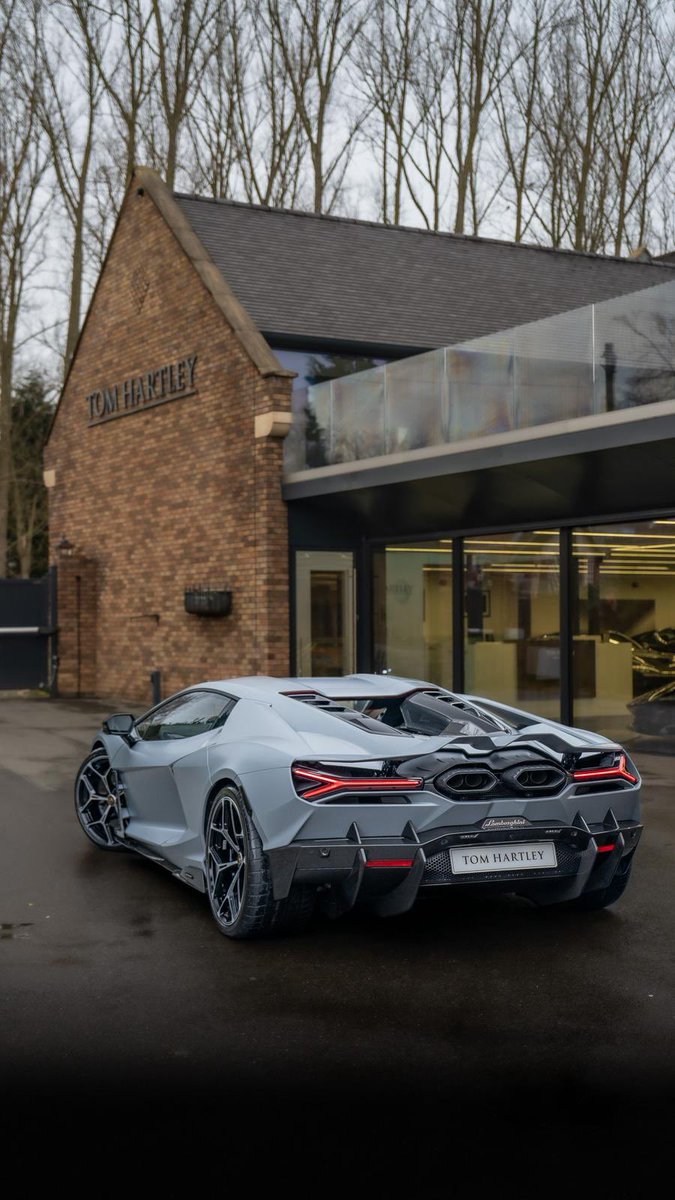 tomhartleycars's tweet photo. Good evening late for our 1st Monday post tho since 7am till now at 8,30pm we have been manic & here is 1 of 5 Arrivals 
2025 Stunning Lamborghini Revuelto humongous spec only 1500 miles Visit https://t.co/brcXdpUqed or @Harrods 

#th
#thedealmakers
#iconic
#hartleyestate💐
#wedontdo9to5s👎🏻

“The Original Home Of Supercar Dealers”