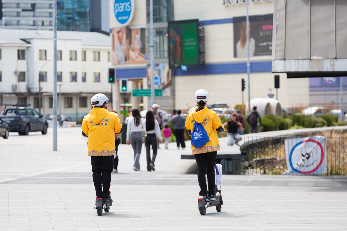 Una persona que ejerce como estacionador ilegal amenazó con un arma blanca a dos monitores de seguridad. Como municipio nos querellamos y hoy fue condenado a pagar una multa. Seguiremos defendiendo a nuestros funcionarios, que lo que buscan es que los vecinos y quienes nos