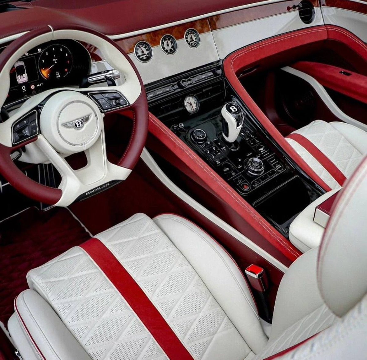 autochat360's tweet image. #Bentley Mulliner Bacalar ❤️