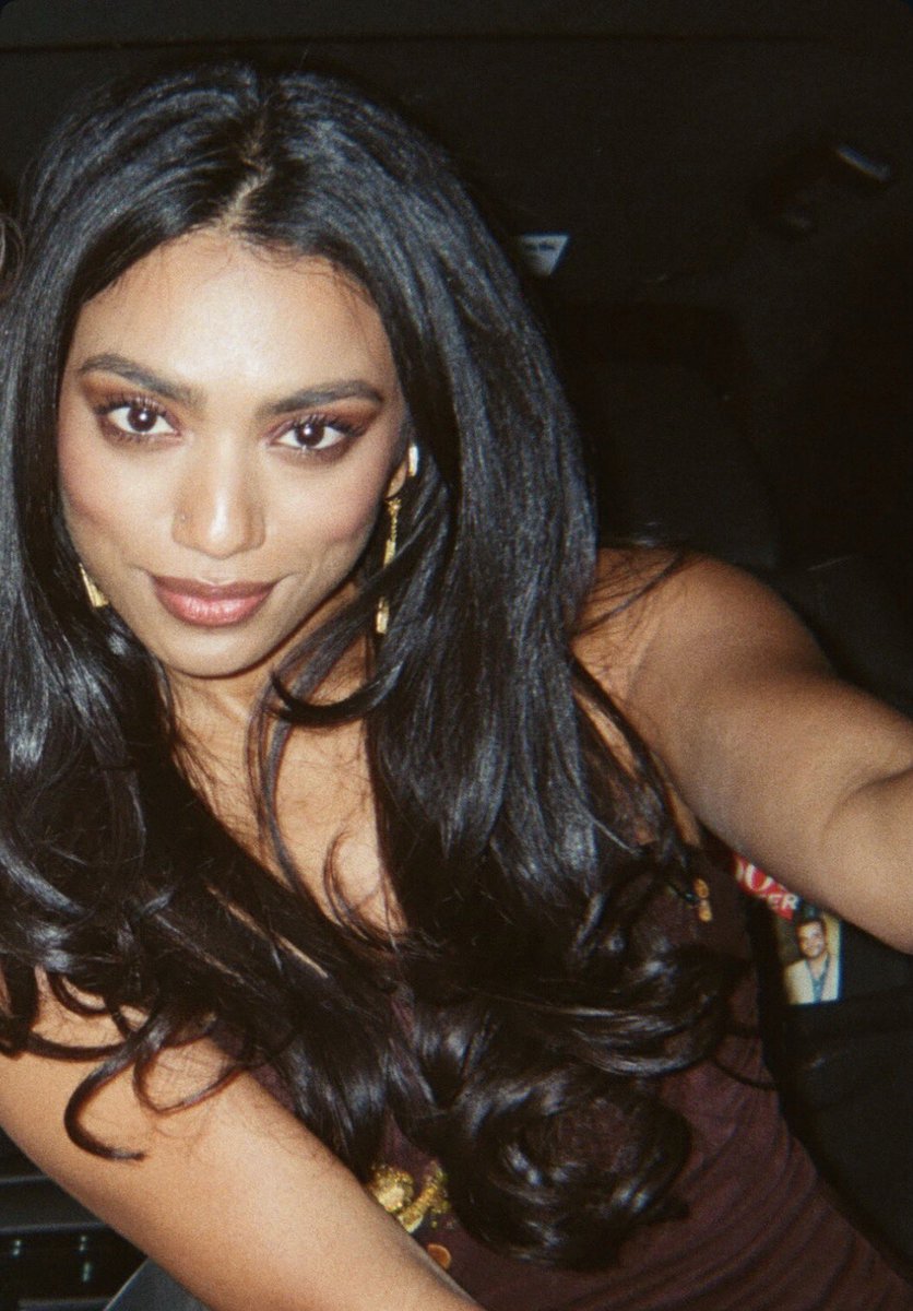 she is soooooo beautiful my god