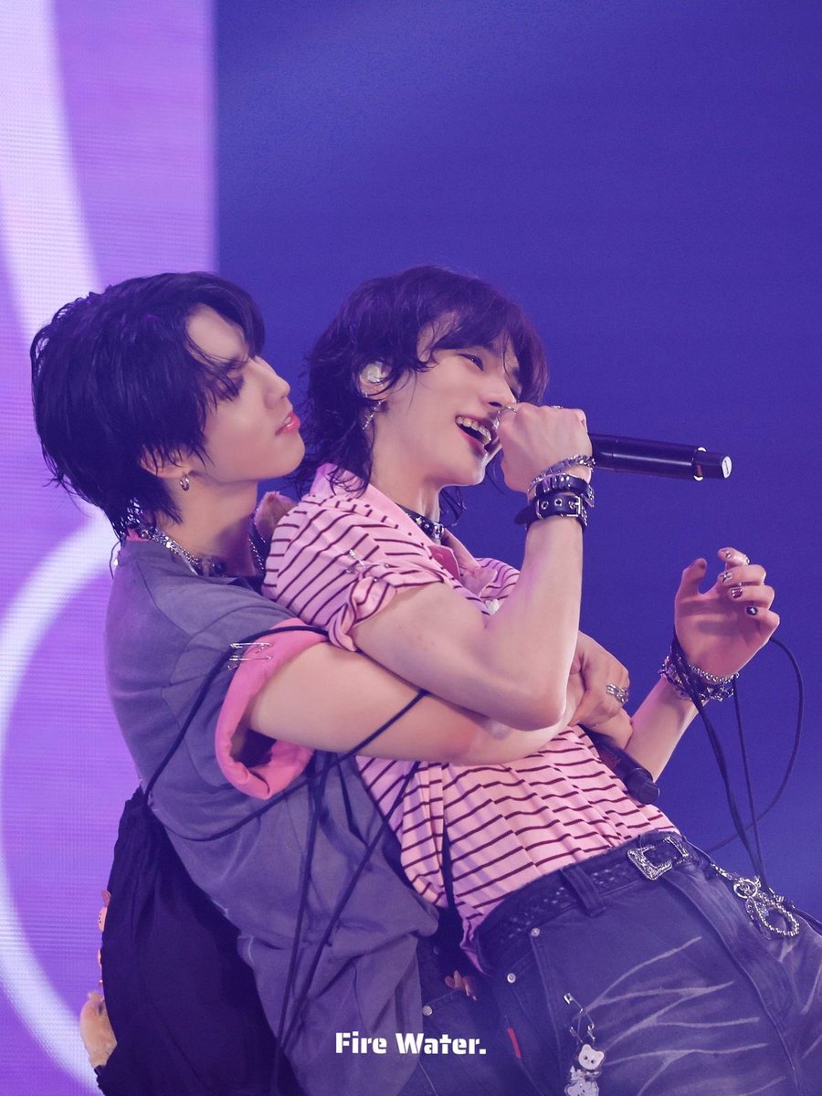 konsorusparty's tweet image. love that compilation of emojis 🥟🐿️ cause they are literally a squirrel that’s holding a dumpling