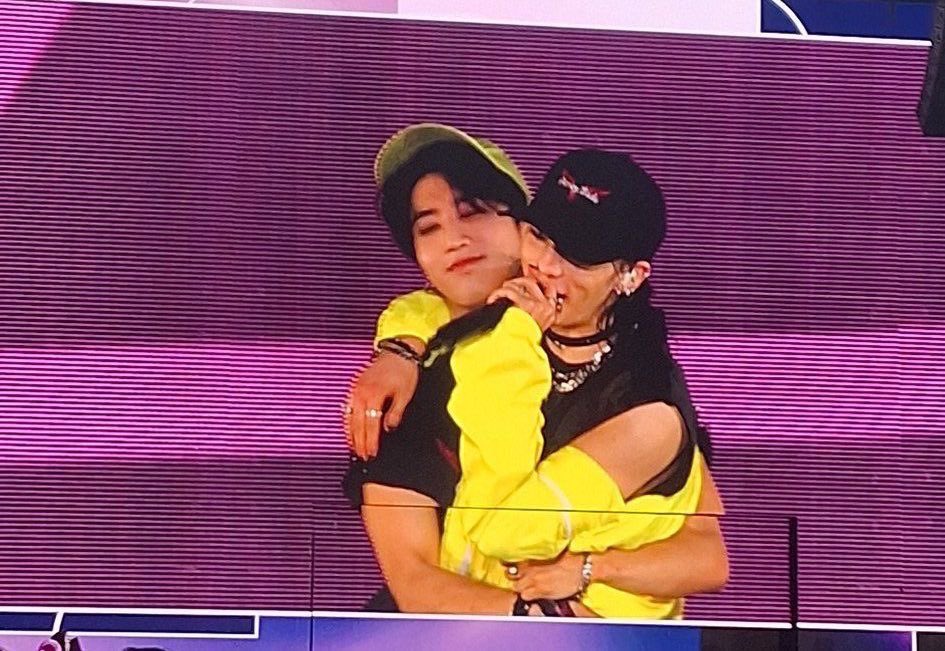 konsorusparty's tweet image. love that compilation of emojis 🥟🐿️ cause they are literally a squirrel that’s holding a dumpling