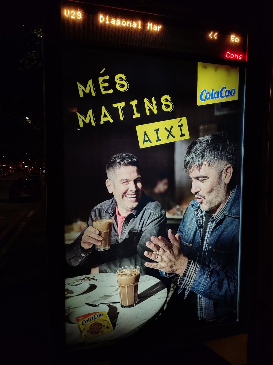 Como mola llegar a casa y bajar del bus y ver a David y Jose, que me sacan una sonrisa de oreja a oreja, allí donde estén y a la hora que sea. 💯♥️🖤Soislomejorquemehapasado. <a href="/estopaoficial/">Estopa</a>