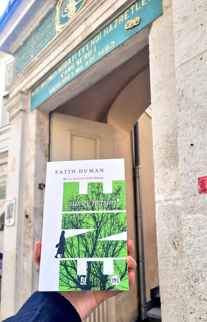 "Nefs bir eşkıyadır ki O'na giden bütün yolları keser.Yalnızca nefsini yenen bütün âlemi yener." 

Tek nefeste bitirip,soluğu Hüdayi Hazretlerinde almayı nasip eden Rabbimize hamdolsun.

Böyle bir eseri icra edip,okuru tefekküre ve nefsle cihada çıkartan  
Yazar'a okur selamı👋