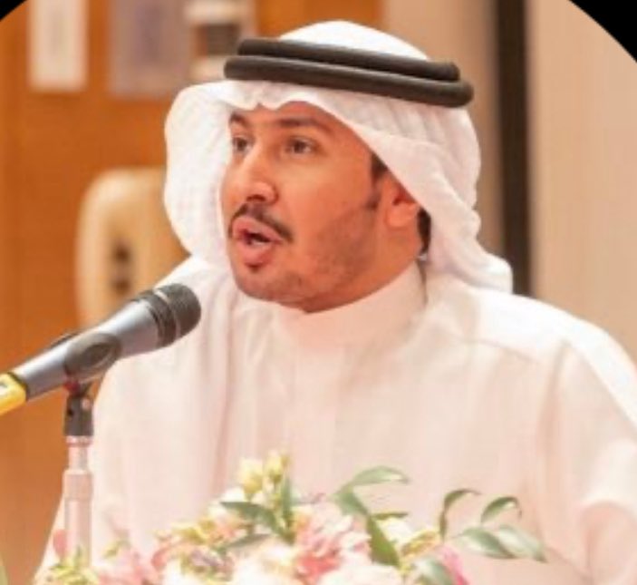 الرجال هذا والله انه يقدر يلووووت الشعب والذباب كله .. لاكن علي الطلاق انه بطل .. بتقول ليه بطل ؟ يـ كم شاعر لأبخ ولا تكلم وحذف X ويقول في خاطره يارب تعدي ونفتك 🤣🤣 

لاكن ابووو علي دعععععس الحيد والله ما هموه 

وترا فيه ثلاث ابيات له علي الطلاق ان تليق به لونه ما كتبها وعلي