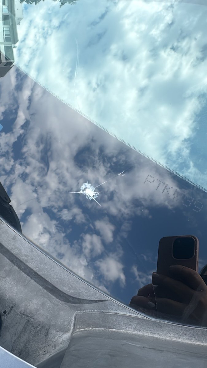 danielamar75671's tweet photo. Me saltó una piedra, en el parabrisas de mi auto a la altura de Pedro fontova @Vespucio_Norte  quien se hace responsable del daño a mi vehículo? https://t.co/w8gJEvsbtl