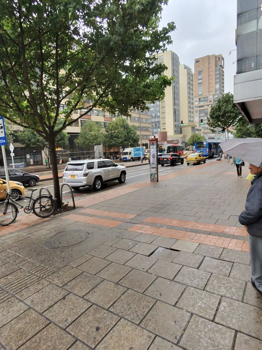 MAPENAC's tweet photo. Ojo @PoliciaColombia esta persona de este vehículo intimidando a un taxista con un arma de fuego https://t.co/jHZPDsc2tz