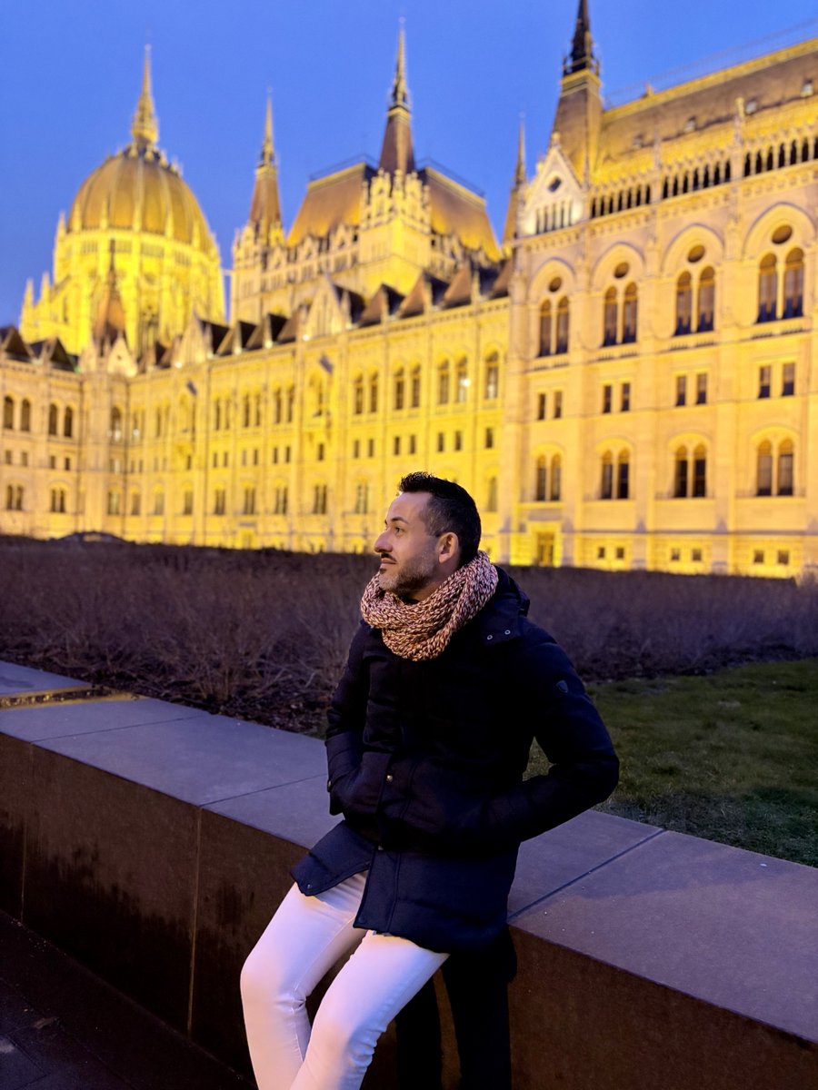 Alvaronavalu's tweet photo. #seguimosdevacaciones #budapest https://t.co/IIwokfNM6u