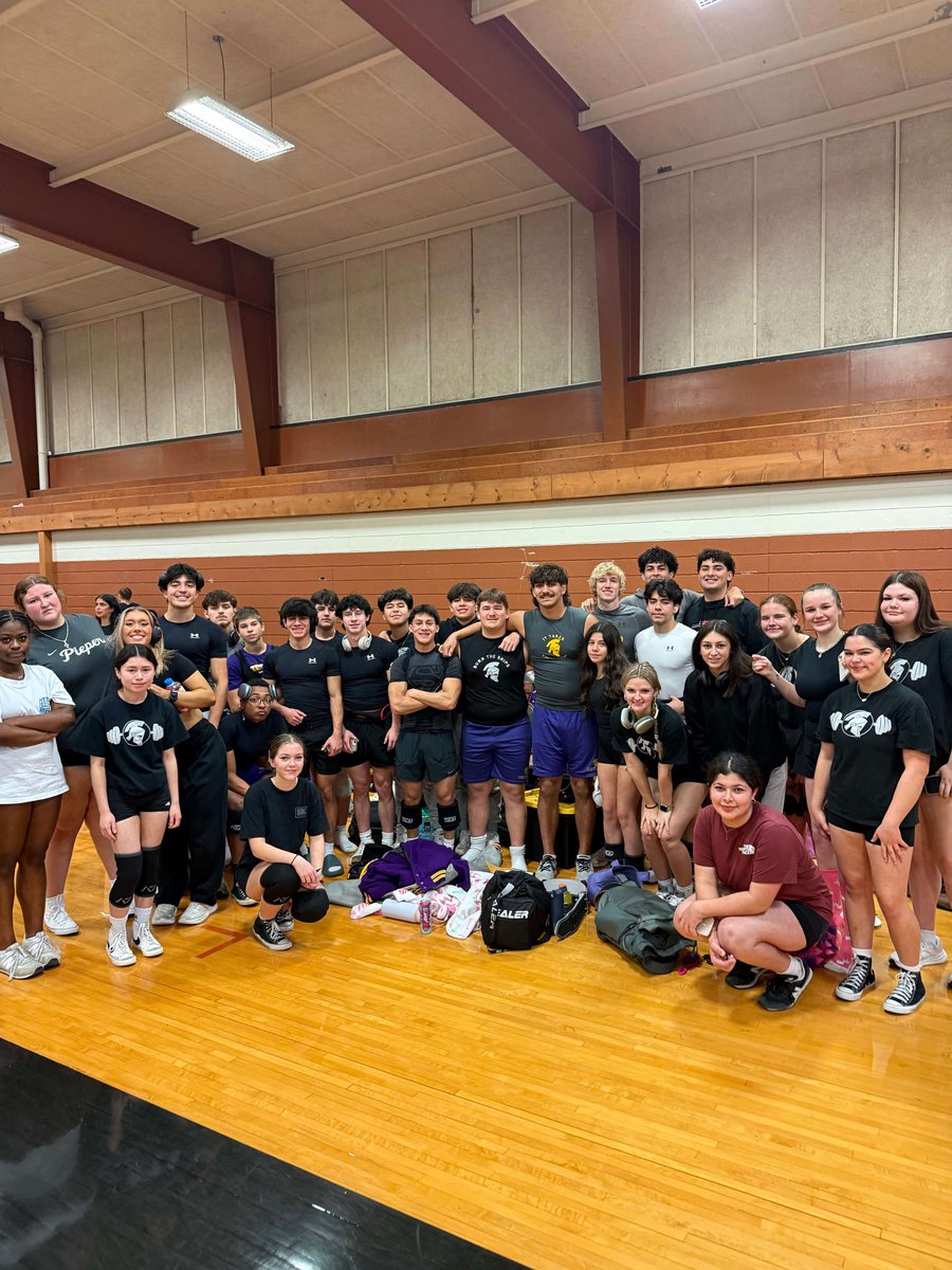 PieperLifts's tweet photo. 3 week check-in….

Host a 10+ team meet ✅
Travel to Alvin and compete✅
Have a team victory for each team by week 4✅

Many medals won along the way. 

If results hold, 19 boys and 12 girls will earn a trip to the Regional Meets. https://t.co/SvDLoxpASR