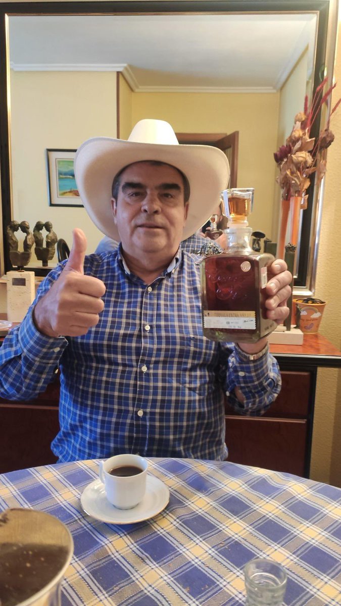 Cómo te extraño, viejo. 
Te recuerdo con cariño, con gratitud … y con ganas de dibujar esta foto que me ha arrancado una sonrisa.