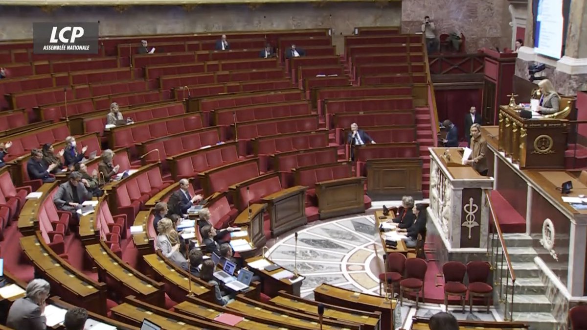 Ced_haurus's tweet image. Mesdames et Messieurs,
L’hémicycle à quelques minutes d'un vote crucial sur l'interdiction des réseaux sociaux aux mineurs et le contrôle de l'identité en ligne.