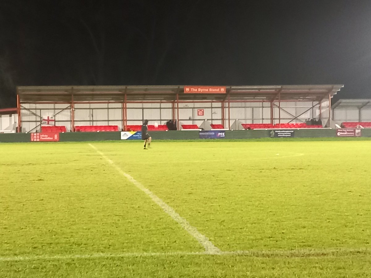 ComCoFL's tweet image. HT at tonight's League fixture at @NorthwoodFC and Woodley United lead by a goal to nil thanks to a sweet strike into the far corner from Lucas Taplin. It was a goal worthy of winning any game, but will it be enough? @RisingBallers_ 0-1 @WoodleyUtdFC