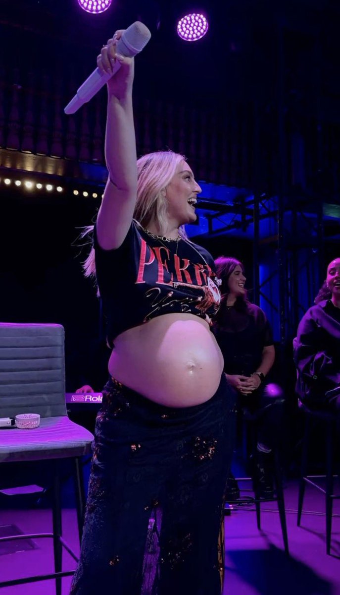 girlouistruther's tweet image. how did i                                    get here?