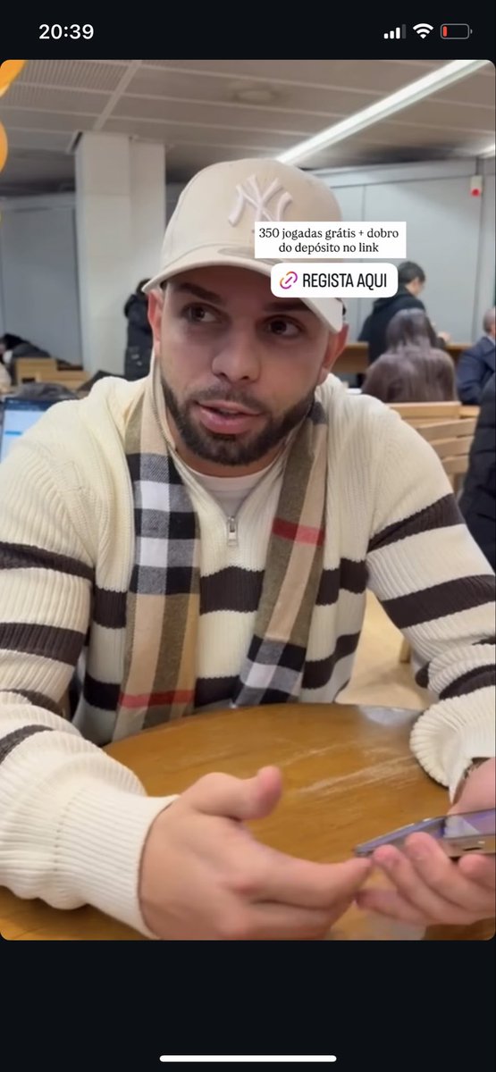 Comentadobb05's tweet photo. Mais 2 tristes a promover casinos ilegais. Alguém duvidava que se iam “vender”? Vou sempre denunciar quem o faz! Não vale tudo por dinheiro. #sstvi https://t.co/Eiw9JTFb15