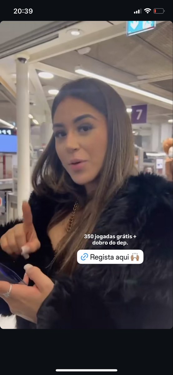Comentadobb05's tweet photo. Mais 2 tristes a promover casinos ilegais. Alguém duvidava que se iam “vender”? Vou sempre denunciar quem o faz! Não vale tudo por dinheiro. #sstvi https://t.co/Eiw9JTFb15