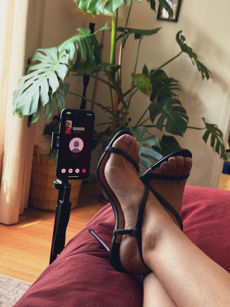 ericathegod's tweet photo. Chasity RT Game!! 🔒🗝️

5/5/5/5 

2 comments 1 hour! 

My newest sub wants to show me how obsessed he is with my feet after begging under my pictures to take control of him. Let’s lock him up for good!!😊 https://t.co/BHhs9WNfsM