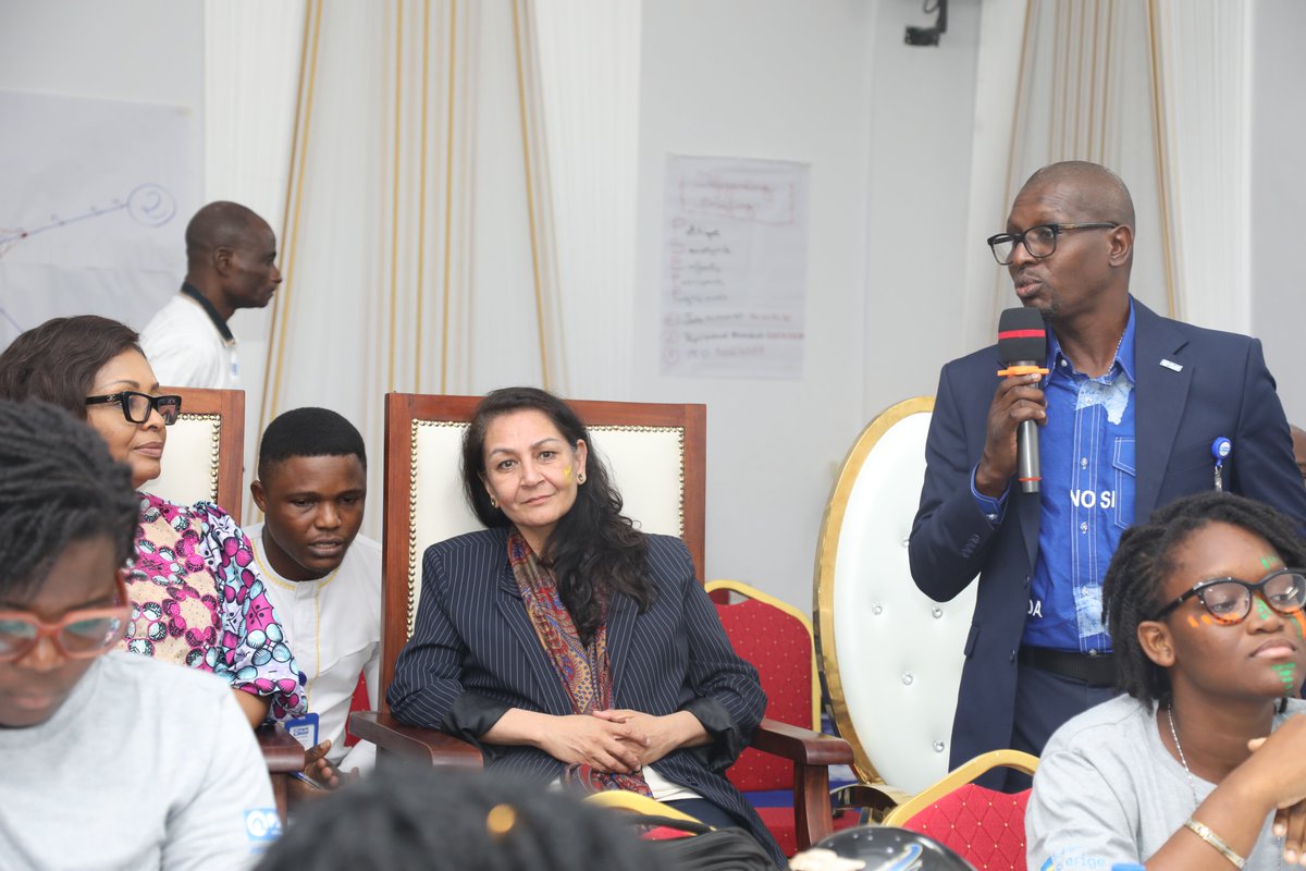 PlanIntTogo's tweet photo. @rghelani , CEO de @PlanGlobal, a participé à un atelier Champions of Change à la mairie du Golfe 4.
Elle a suivi un plaidoyer théâtral dénonçant les grossesses précoces, porté par des jeunes engagés pour les droits des filles.
#TogoLeadsEquality #Golfe4 https://t.co/COZPLnPp68