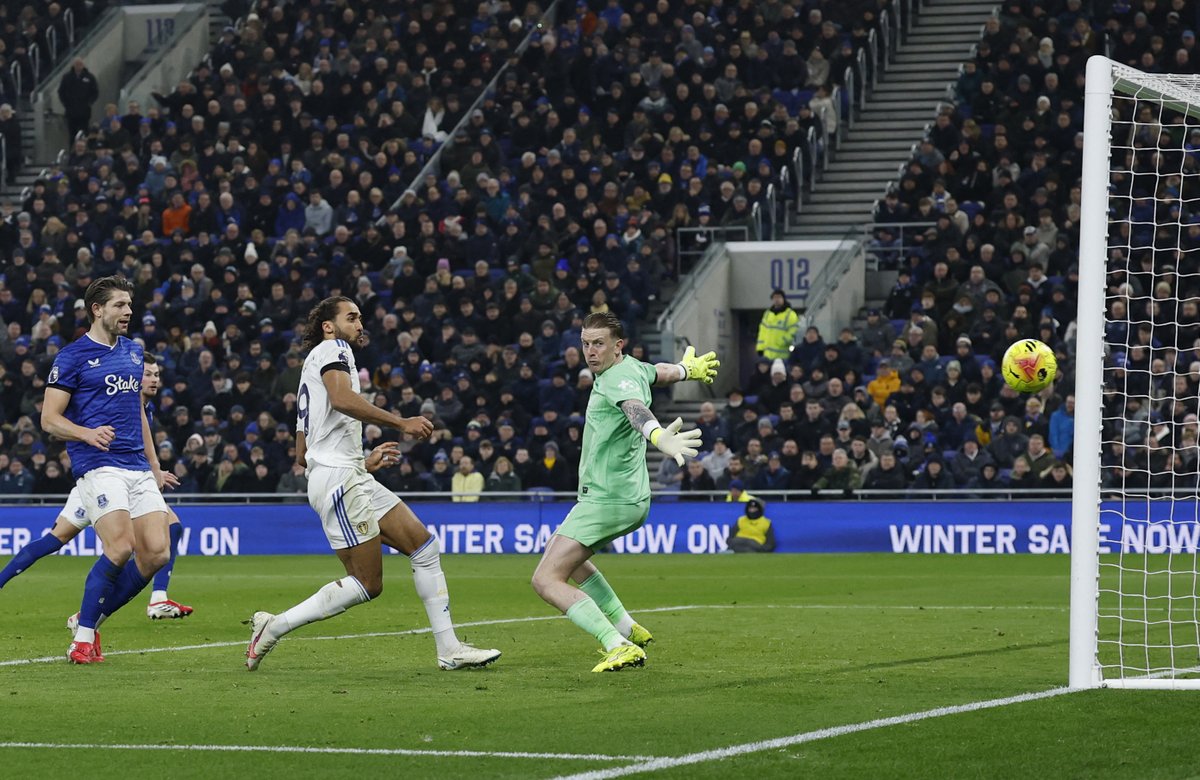 premierleague's tweet image. Dominic Calvert-Lewin hits the post for @LUFC 😳

He's just inches away from scoring against his former side 🤏