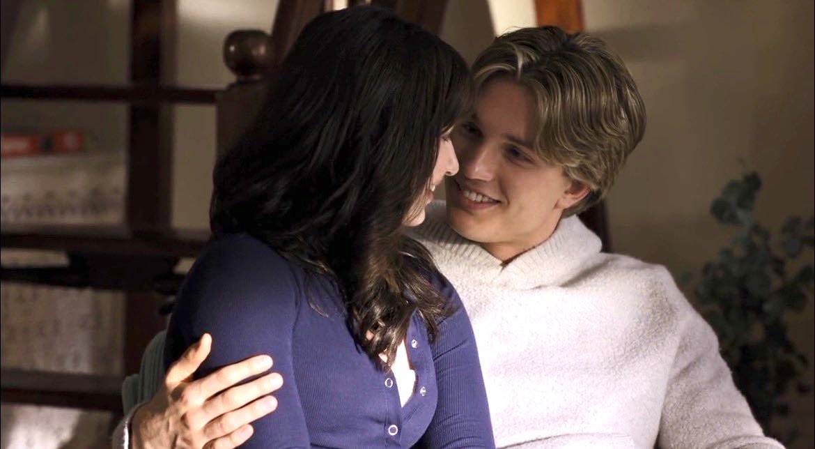 tyanniekins's tweet photo. he was so madly in love with her here i can’t do this anymore https://t.co/mqEpepP26A