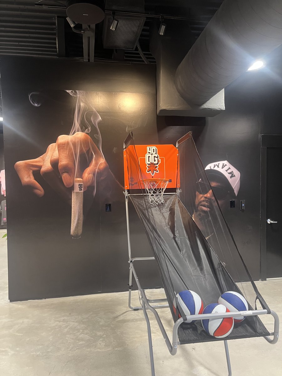 Official40OG's tweet photo. Orange Park @TheFloweryFL Dope wall! @ThisIsUD #40OG https://t.co/IFmrrSDlpH