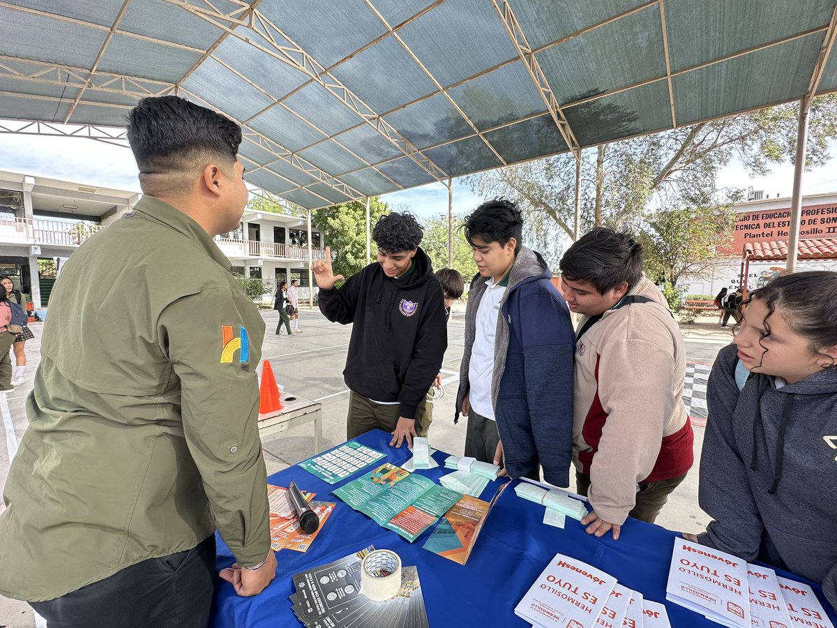 📚 Primer día de la Semana de Integración en @conalephermosilloii , dinámicas, actividades, ajedrez y mucha convivencia con las juventudes. 🙌♟️

✨ En el Instituto Hermosillense de la Juventud escuchamos, atendemos e impulsamos a las y los jóvenes de Hermosillo.

#JóvenesH #IHJ