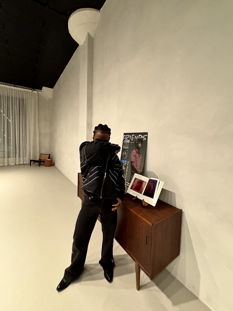 sometimes you just gotta shut up and let the work speak for itself 

“fanlink.tv/FriendstheEP”