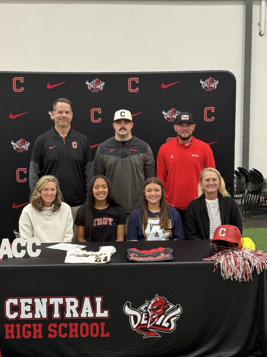 kayla_storey14's tweet image. It’s finally official and I’m feeling so blessed! 
Senior season getting started and then I get to continue doing what I love with another great team and coaches! ♥️ @LadyRedDevilSB @CACC_Softball @GregShivers