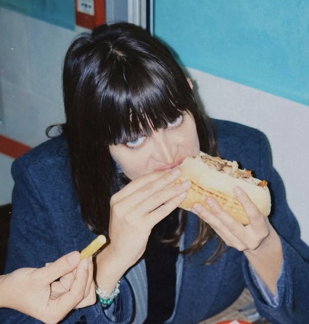 SurmulotsNews's tweet image. 🥙🇫🇷 FLASH – Alma Dufour dénonce "l'augmentation du prix du KEBAB".

👉 « En quelques années, le kebab est passé de 5 à 8, 9 voire 10 euros.

​Si les prix de votre sandwich préféré explosent, c’est POLITIQUE.

🍖​Viande : +26% en 6 ans
🔌Electricité : +67% en 5 ans

​LFI dépose…