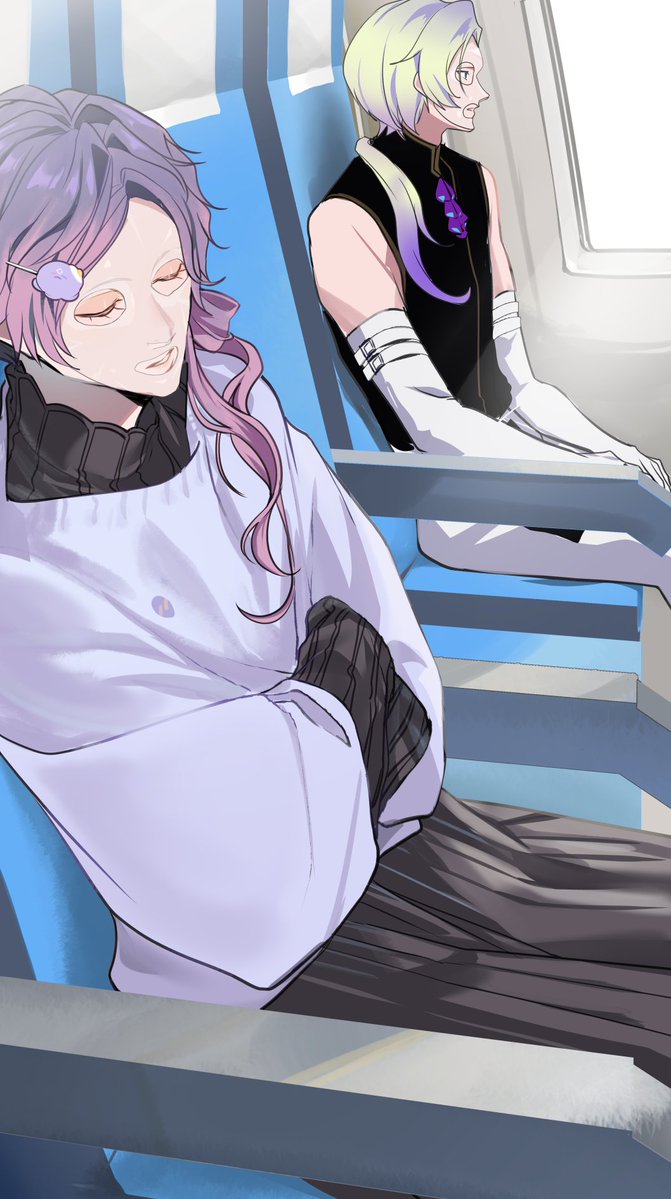 The person I saw when I went to the toilet during the flight: forced by their colleague to wear a facial sheet mask, but then the colleague fell asleep right away.