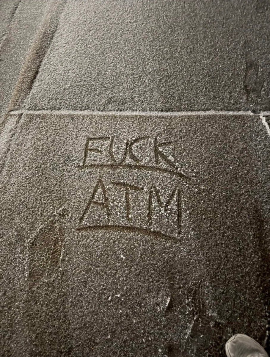 TopTierUT's tweet image. Students @UTAustin know what to do when a winter storm blows in. #ousucks
#aggiessuck