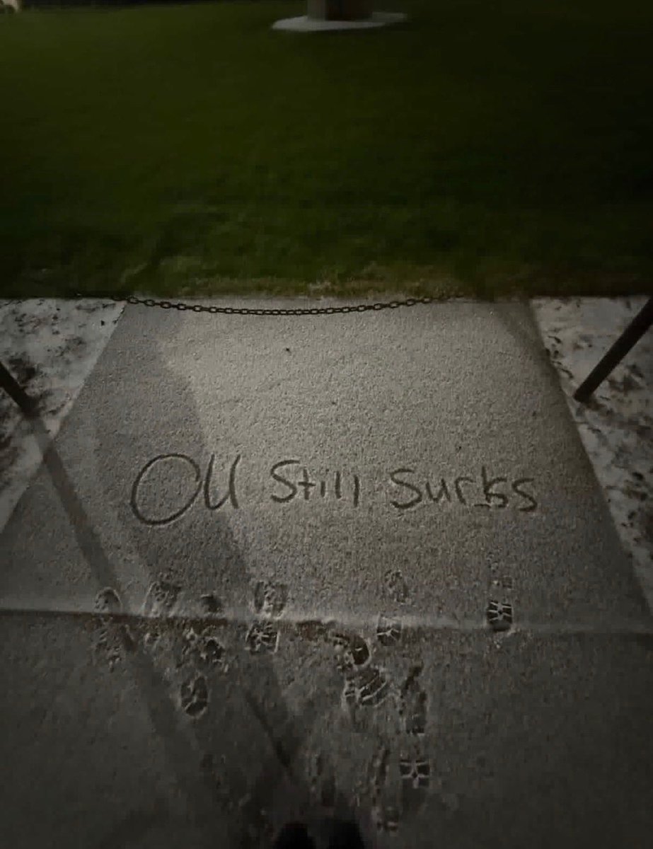 TopTierUT's tweet image. Students @UTAustin know what to do when a winter storm blows in. #ousucks
#aggiessuck