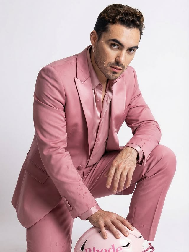 Fotones de <a href="/_DennisArana/">Dennis Arana</a> hechas con IA modo pink wow se ve guapísimo 🩷💚😍