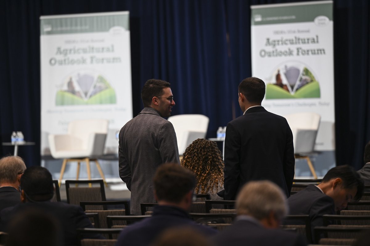 USDA's tweet image. The program at a glance is now available for USDA's 2026 Ag Outlook Forum! Register for the Forum today and get key insights into the future of agriculture ➡️ usda.gov/about-usda/gen…

#AgOutlook26