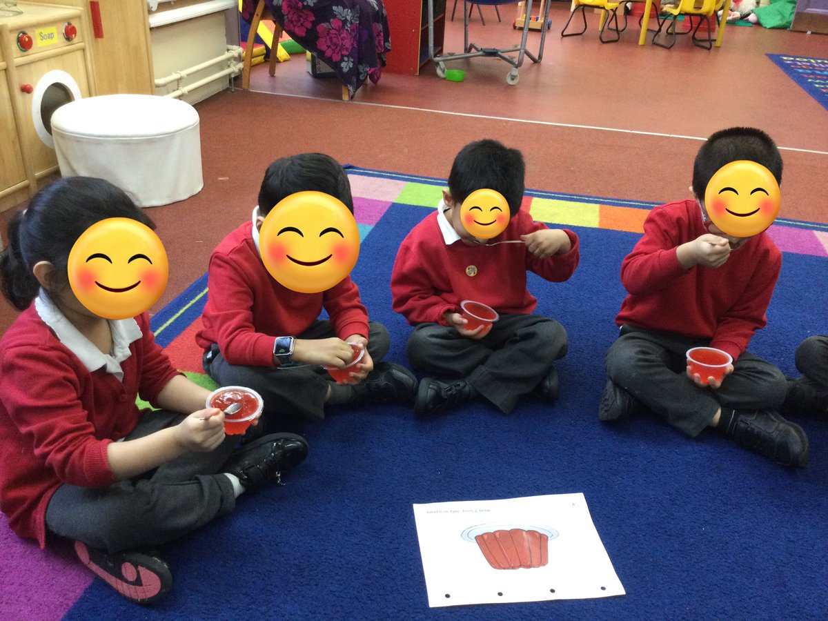 LeighPrimary's tweet photo. Nursery children were fantastic during our ‘Early Talk Boost’ session. We enjoyed tasting jelly and talking about the some of the different senses- see, taste, smell and touch. They enjoyed dancing to the song - jelly on the plate. @voice21oracy #lifelonglearners #Earlytalkboost https://t.co/UnnJN5XAnW