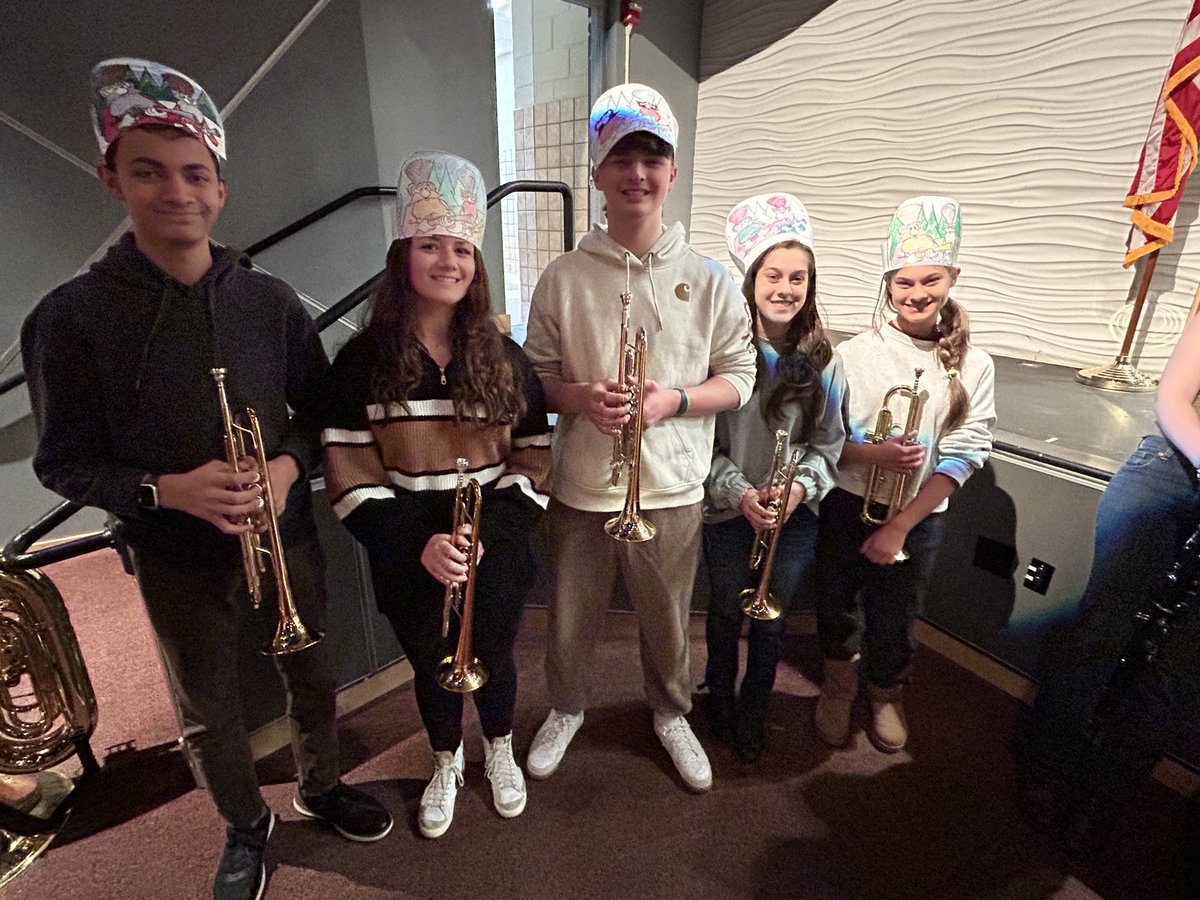 Emily Kluga tweet media