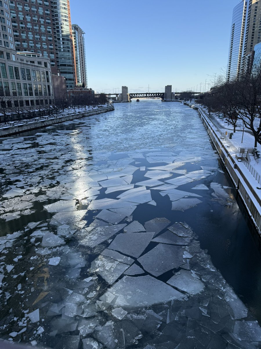 Ice breaking on the Chicago River. #chicago