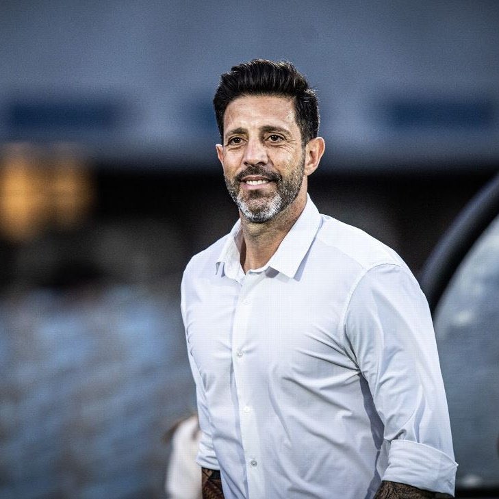 Bava tiene que decidir.

Arias, Domínguez y Vegetti son indiscutibles (deben serlo)

Hay 4 jugadores para un puesto en el 11. (Klimowicz, Mosquera, Torres y Aliseda)

¿Quién debería ser el ‘cuarto’ extranjero titular?

Comentario completo: instagram.com/reel/DT_PebfgQ…