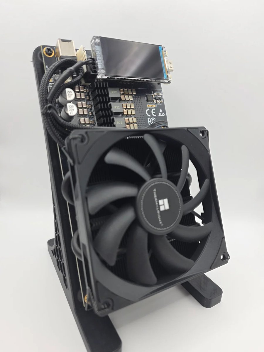 RedPandaMining's tweet image. 🐼⛏️ NerdQaxe++ GIVEAWAY ⛏️🐼

I’m giving away a NerdQaxe++ from @PlebSource 🟧⚡

This is a Bitcoin SOLO miner — no pools, no payouts every day… just you vs the network and a shot at a full 3.125 + fees BTC block reward 👀

Perfect for:
✔️ Learning Bitcoin mining
✔️ Home &amp;amp;…