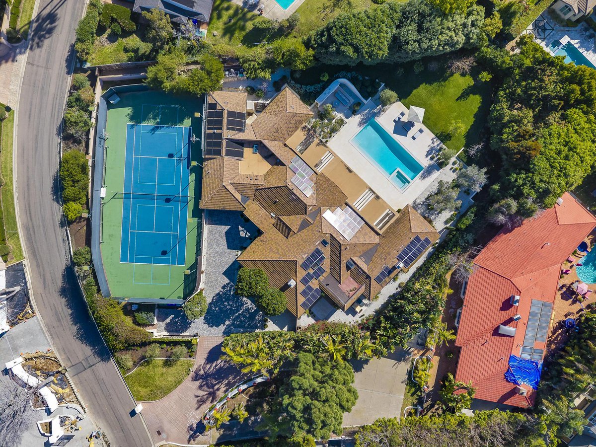 GregNoonanLJ's tweet photo. 📍 7733 Whitefield Pl, La Jolla⁠ 🛏️ 4 beds | 🛁 5 baths | 3,647 sqft⁠ Asking Price: $4,995,000⁠ ⁠ 
📞 Contact La Jolla’s #1 Top Agent and Team for any of your real estate needs! Call us today to schedule a showing at 1-800-La-Jolla.⁠ https://t.co/jM1dS93DtZ