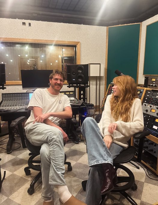 carlyraewki's tweet image. 🚨 @CarlyRaeJepsen confirms she will be releasing a new album in 2026: 

"I'm really looking forward to sharing this new album, which I've been working on for two and a half years. And most importantly, I hope my baby will be born safely."