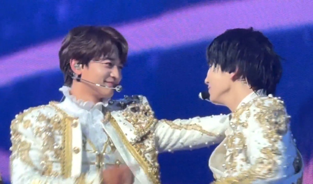 codekkb's tweet image. I need to sleep bc i have a final for tomorrow but let me just get this thought out. i know they likely paired minkey up in that one part of good evening based on height  but what do i do when they’re both cheesing so hard everytime they do this move wtf do i do with myself