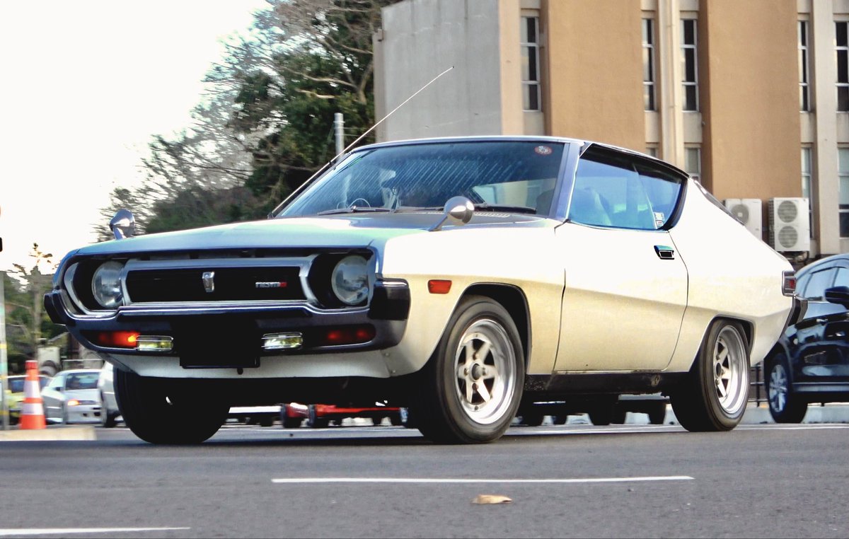 水戸クラシックカーフェスティバルに行ったら千波湖の湖上にスバル360みたいなボートが浮いていた。
ハマグリシルビアも見られて眼福。