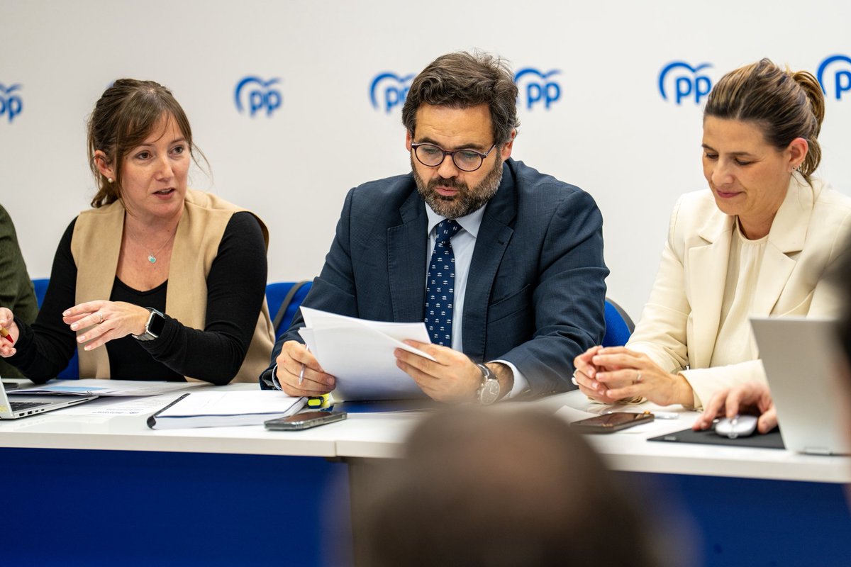 🏡🔑 La vivienda es una urgencia en Castilla-La Mancha y los jóvenes lo están pagando caro.
Tras 10 años de gobiernos socialistas, emanciparse es casi imposible.

Desde el Gobierno regional pondré en marcha un gran plan de vivienda con menos burocracia, más suelo y apoyo real a