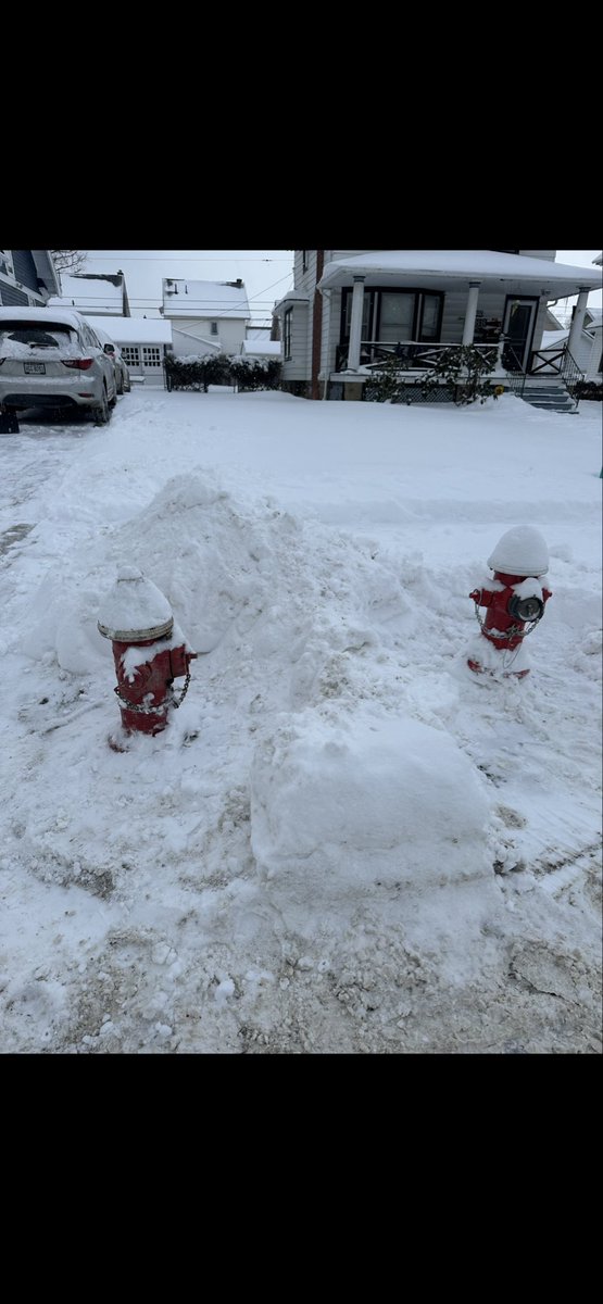 Nice work by SE. <a href="/Bgreenfield22/">Braedan Greenfield</a> double duty on the fire hydrants today. Well done young man. 
<a href="/LkwdSchools/">Lakewood OH Schools</a> <a href="/LkwdAthletics/">LakewoodHS Athletics</a>