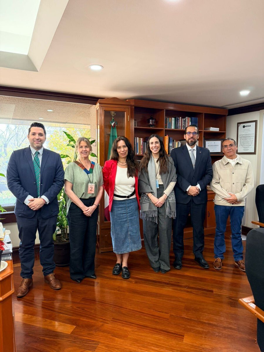 Impulsamos nuevos proyectos educativos 🚀
Nos reunimos con la Dra. Tania Rodríguez Mora, Subsecretaria de Educación Media Superior, y la Dra. Maripe Menéndez, Directora de IB LATAM para crear iniciativas en favor de la Educación.
Agradecemos el diálogo y la colaboración.