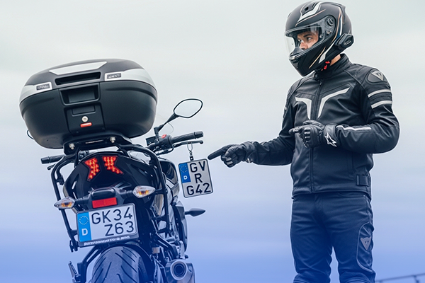 Circular sin placas puede salir caro.
Infórmate sobre el trámite de placas para moto en CDMX, paso a paso y sin complicaciones. Aquí te explicamos todo. #segurodemotos #seguroparamotos #ahorraseguros ahorraseguros.mx/seguros-de-aut…